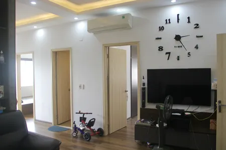 Chính chủ cho thuê căn góc 1606- HH03E B2.1- 6 tòa mới khu đô thị Thanh Hà , Phú Lương, Hà đông, hà Nội. DT 80m2 với đầy đủ tiện nghi 3 điều hòa, sofa, 2 gường 2 tủ mấy giặt tủ lạnh, nóng lạnh...., wiew hồ sen thoáng mát, quý khách chỉ việc sách va ly đến
