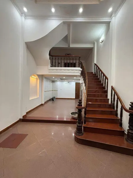 Bán Nhà Phố Vương Thừa Vũ 48m x 5 Tầng - Phân Lô - Cách Phố 10m - Giá 15,2 Tỷ