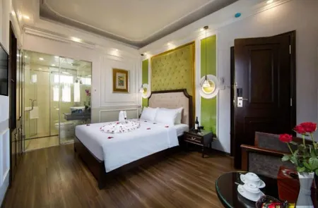 BÁN GẤP KHÁCH SẠN  KHÁCH SẠN  5 SAO HÀNG BÔNG HOÀN KIẾM, LÔ GÓC , VỊ TRÍ CỰC ĐỈNH, KHẲNG ĐỊNH ĐẲNG CẤP CHỦ SỞ HƯU, MẶT PHỐ CỔ , BA BƯỚC RA BỜ HỒ