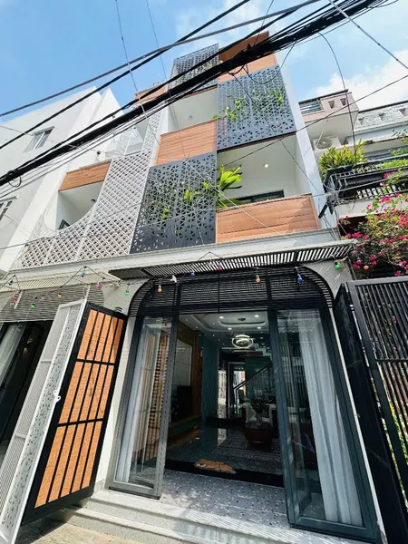Nhà đẹp 1 trệt 2 lầu gần Aeon Mall, hẻm ô tô, 68m², 4PN, sân thượng, giá 6.75 tỷ TL