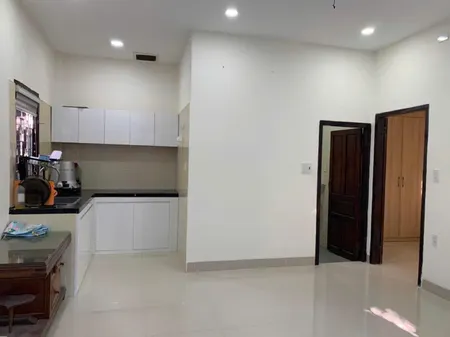 Bán Nhà 2 mặt tiền tổ 22 Hòn Chồng - Vĩnh Hải 
 Diện tích : 97,5m2 Giá chỉ : 3ty5 lh Trinh