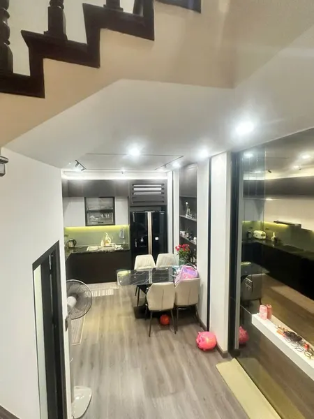 PHÂN LÔ CÁN BỘ - Ô TÔ-NỘI THẤT SỊN SÒ TẠI XA LA -HÀ ĐÔNG 12 TỶ