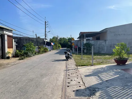 Bán nhanh 3 lô liền kề MT đường nhựa