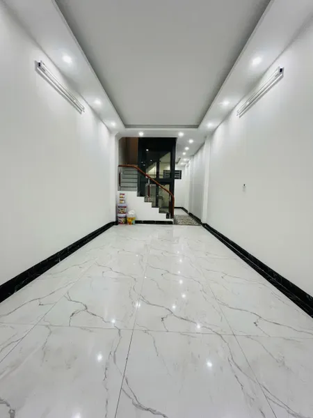 Cho thuê nhà có thang máy Phố Nguyễn Lân, 40m2, 5 tầng, 8 ngủ, 16 Triệu làm VP, Trung tâm