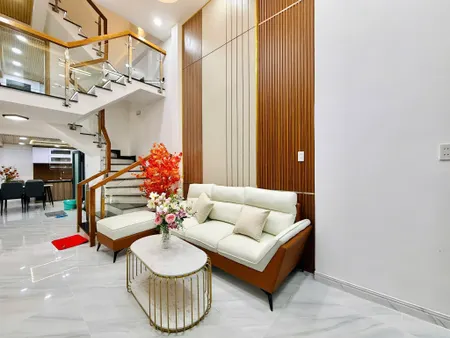 NHÀ ĐẸP QUÁ! 3PN, NỘI THẤT ĐẸP, KHU VỰC SẦM UẤT, RA SÂN BAY GẦN XỊCH