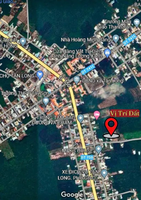 CẦN BÁN GẤP LÔ ĐẤT NGAY SAU LƯNG ỦY BAN CHỈ CẦN 300 TRIỆU CÔNG CHỨNG NGAY
