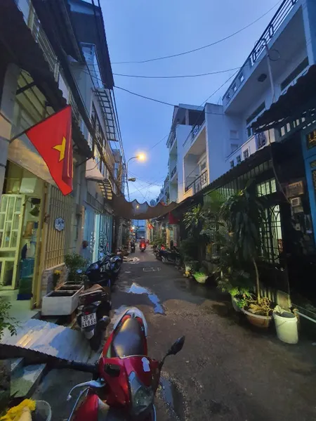 BÁN NHÀ LÊ ĐÌNH CẨN - TỈNH LỘ 10 - GIÁP Q6 - 2 TẦNG - HẺM XE HƠI - NHỈNH 3 TỈ