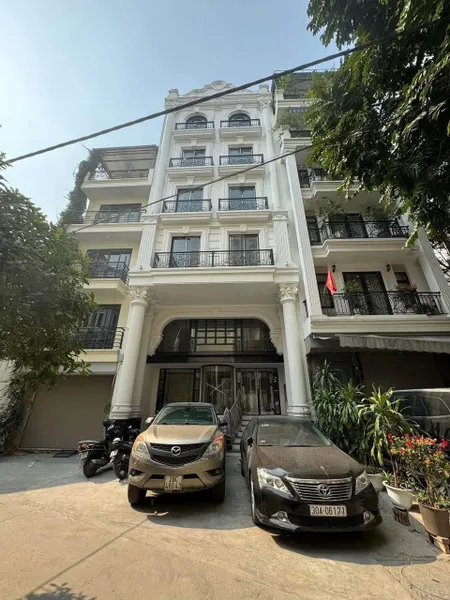 TÒA NHÀ VĂN PHÒNG ĐẠI CỔ VIỆT GIÁ 47 TỶ ÔTÔ DỪNG ĐỖ NGÀY ĐÊM MẶT TIỀN 7M