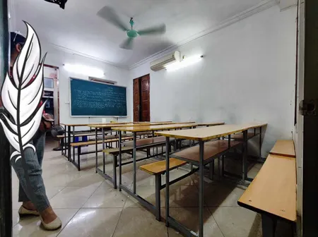 CHO THUÊ CĂN HỘ TẦNG 1 TẬP THỂ THÀNH CÔNG BA ĐÌNH, Ở LUÔN, Ô TÔ ĐỖ CỬA