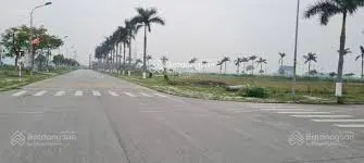 Nhanh tay nắm bắt cơ hội sở hữu đất nền dự án tại Phường Kim Sơn, Đông Triều, Quảng Ninh. Với diện tích 99m², giá chỉ 6 tỷ VND, đây là sự lựa chọn lý tưởng cho những ai đang tìm kiếm một không gian sống lý tưởng.  - Ngõ vào rộng 10.5m, thuận tiện cho xe h