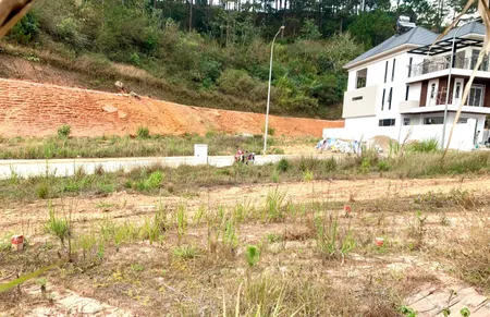 Bán lô đất , 6 tỷ150 ( thương lượng)  - KQH, An Sơn , P4 , Đà Lạt  - Dt : 76,6m - Sổ riêng xây dựng .