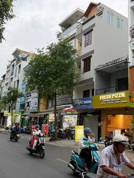 Bán nhà Phố MTK Nguyễn Thái Bình, p4 Tân bình.
DT: 3,4x 9 , Trệt 4 lầu , nhà còn đẹp. 
Giá: 10tỷ8 TL