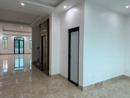 CHÍNH CHỦ CHO THUÊ NHÀ 5 TẦNG MỚI XÂY – CÓ THANG MÁY – MẶT TIỀN 6M
