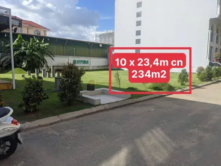 "Bán 2 Lô đất hẻm 188 Nguyễn Văn Hưởng, Thảo điền, Q2 
- DT Đất  Tổng 470,8m2  - 108 TỶ