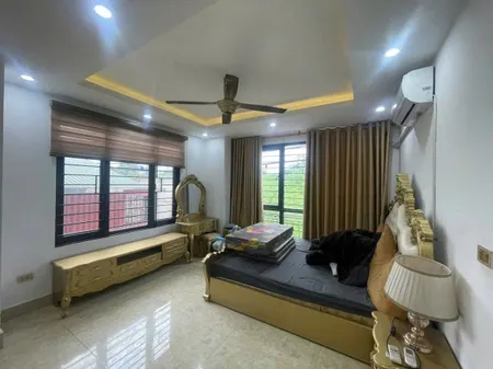 BÁN NHÀ MẶT PHỐ Lâm Du 41m2,X  5 tầng, mặt tiền  6.8m, 13.1 tỷ Long Biên.