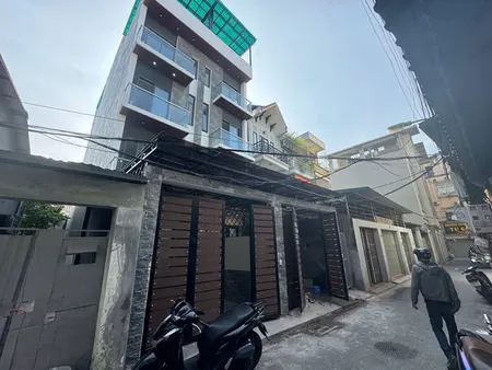 BÁN NHÀ MỚI ĐẸP Ô TÔ QUA VÀO NHÀ Phố Chu Huy Mân 70 M2,X  5 tầng,mặt tiền 3.5m, 12.3 tỷ Long Biên.