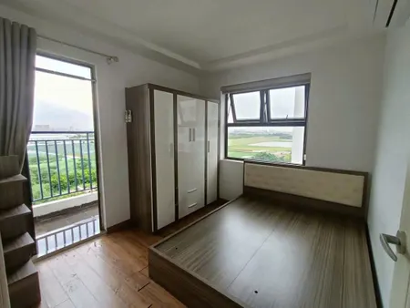 Chính chủ bán căn hộ 3 ngủ, 2 WC, full nội thất, sổ đỏ