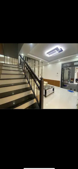 Bán nhà mới xây , giá 4 tỷ 5  Phan Đình Phùng , P2 , Đà Lạt  Dt : 60m Sổ riêng xây dựng  Nhà 1 trệt 1 lầu , 4 phòng ngủ và 2 Tolet  Đường hẻm 3m , có bãi xe ô tô cách nhà 15m , cách đường chính 200m  Giá 4 tỷ 5  Zalo