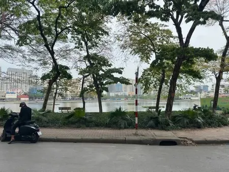 Bán nhanh căn hộ tập thể Giảng Võ phố Trần Huy Liệu 2 ngủ, diện tích 40m2 giá tốt