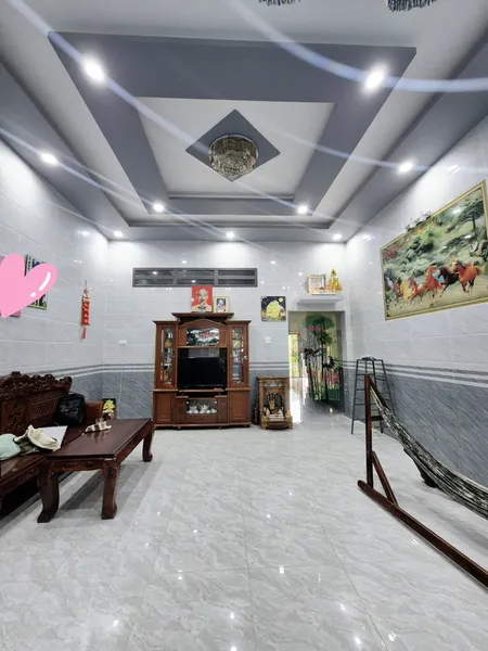 Bán Nhà Mặt tiền Hương Lộ 6 giá chỉ 2,2 tỷ. Mua ở liền, kinh doanh ngay.