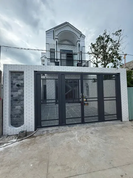 Nhà cách Nguyễn Công Bình 100m