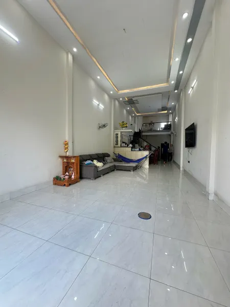 NHÀ MÊ LỮNG MẶT TIỀN NGUYỄN VĂN CỪ