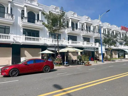 BÁN GẤP SHOPHOUSE 1 TRỆT 2 LẦU TRUNG TÂM LAI UYÊN, BÀU BÀNG