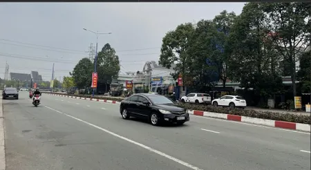 Cần Bán Căn Nhà Mặt Tiền Đường Huỳnh Văn Luỹ, Trung Tâm TP Mới Bình D