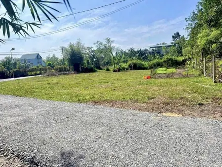 BÁN GẤP 2120M2 ĐẤT Ở NGAY CHỢ, TRƯỜNG HỌC DÂN ĐÔNG VỀ Ở LIỀN. GIÁ 220 TRIỆU