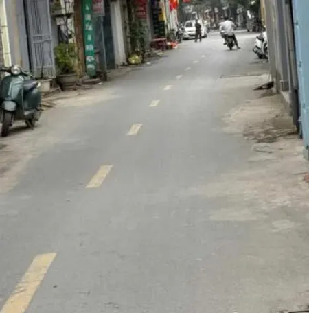 Cần bán nhà ở ngay, thiết kề 4 tầng, ô tô, sát ngay Ngã 3 Ngọc hồi DT hơn 47m, chỉ 7.2 tỷ