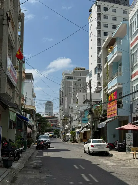 Bán đất mặt tiền đường Phan Đình Phùng,P. Xương Huân
DT: 184m2 ngang 8,6m (dt thực tế hơn 200m2
Giá bán: 18,5Tỷ Vui lòng liên hệ:e Bich