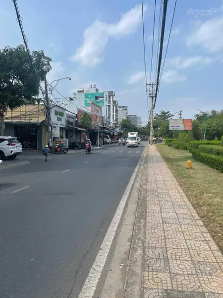 BÁN ĐẤT 150M2, TẶNG NHÀ 2 TẦNG TIỀN ĐƯỜNG TÂN SƠN RỘNG 20M, NGAY SÂN BAY TÂN SƠN NHẤT, GIÁ CHỈ 21 TỶ.