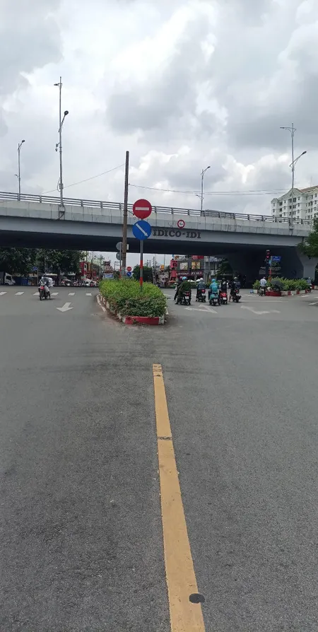 CHÍNH CHỦ GỬI BÁN GẤP – MẶT TIỀN KINH DOANH KHỦNG TỈNH LỘ 10 – NGÃ TƯ BÀ HOM – KIOT SẴN THUÊ – GIÁ CHỈ 13 TỶ NHỈNH