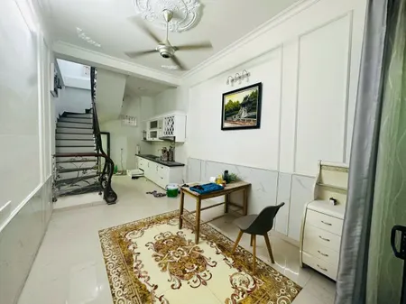 Cho thuê nhà Phố Kim Mã Thượng, 5 tầng x 50m2, 3 ngủ, 15 Triệu Full nội thất