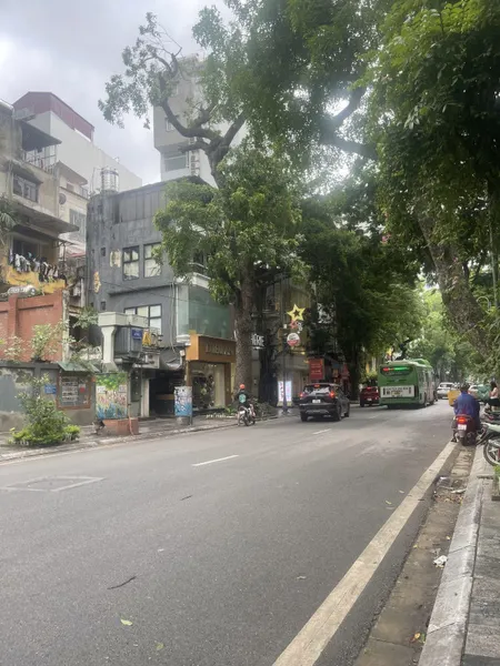 Bán nhà Mặt phố Bà Triệu (Hoàn Kiếm) 200m, Cấp 4, mt 6m, giá 120 tỷ