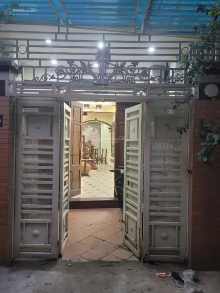 Cho thuê nhà Phố Nguyễn Khang, 55m2 x 4 tầng, 5PN, 18 Triệu ở nhóm 10 người, VP cty