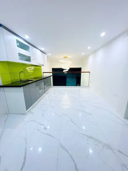 Bán nhà Đê La Thành ( nhỏ) - Đống Đa 28/35m, 4 tầng, mt 3.3m, giá 9.95 tỷ