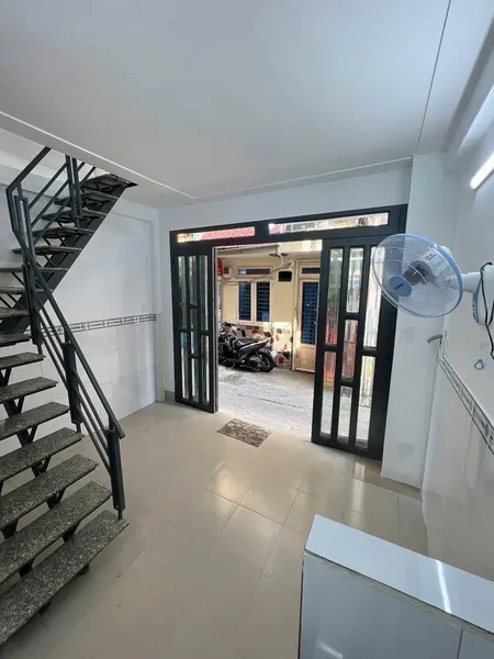 NGAY UBND PHÚ THỌ HOÀ GIÁ 2 TỶ CHẴN