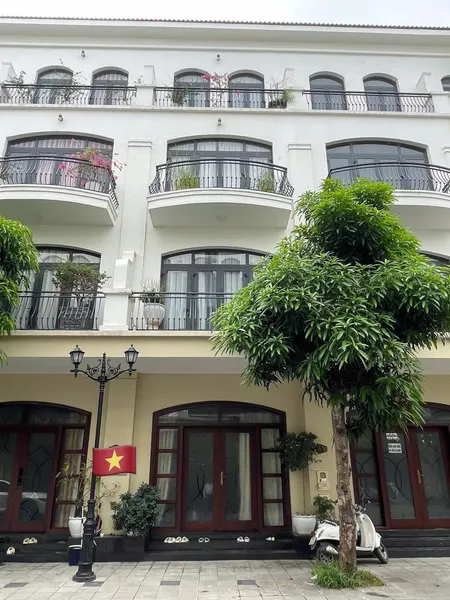 CHÀ LÀ 63M² – HOÀN THIỆN 5 TẦNG – VỊ TRÍ ĐẮC ĐỊA GẦN VINMEC RESORT