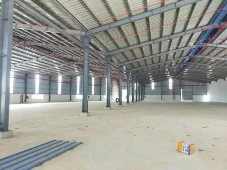 CHO THUÊ XƯƠNG BÊN CÁT BÌNH DƯƠNG   Diện tích xưởng : 6.600 m². Văn phòng : 360 m². PCCC : Tự động. Trạm điện : 560 kva. Giấy tờ pháp lý đầy đủ. Đường xe container. Cho gia công sản xuất nhiều ngành nghề. Xt434 Giá cho thuê xưởng + vp : 3.0usd/ m². Đặt cọ