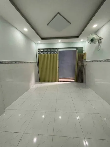 Bán nhà Hồng Lạc, ngay Lạc Long Quân, trung tâm Tân Bình, 24m2 - 2 tầng, chỉ hơn 2 tỷ.