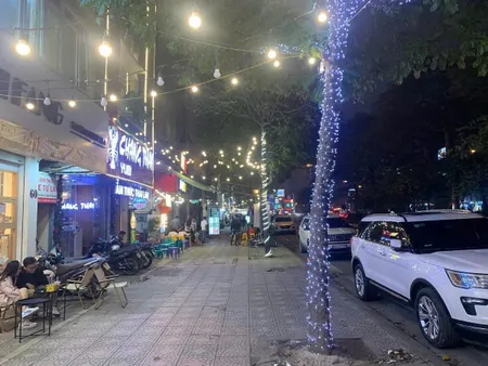 Mặt phố Ô Chợ Dừa ,Đống Đa,66m2,,1 mặt ngõ phía sau,vỉa hè đá bóng,kinh doanh ,dòng tiền cực tốt