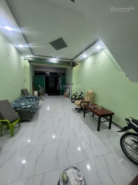 Bán nhà Quận 8 cạnh mặt tiền, 72m2, giá siêu hời 4,3 tỷ. Lh: 0939345129