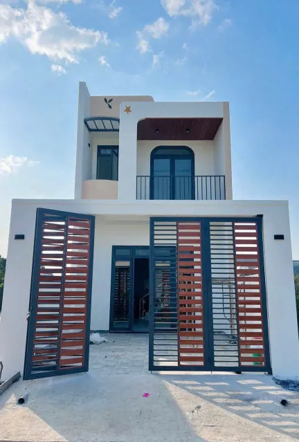 Nhà Lầu Vừa Mới Hoàn Thiện Sổ Riêng Full Thổ Cư 100% Bao Sang Tên Công Chứng Trong Ngày