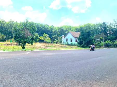 BÁN (27X52=1.280M2) SẴN 500M TC TRUNG TÂM CHỢ DÂN ĐÔNG CẶP BÊN TRUNG TÂM THƯƠNG MẠI 360TR
