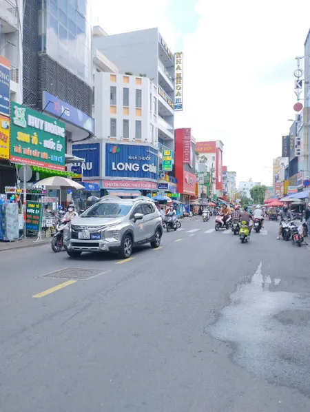 Ngộp Lạc Long Quân - Chợ Tân Bình - 5x14m2 - view HXH 5  tầng BTCT
