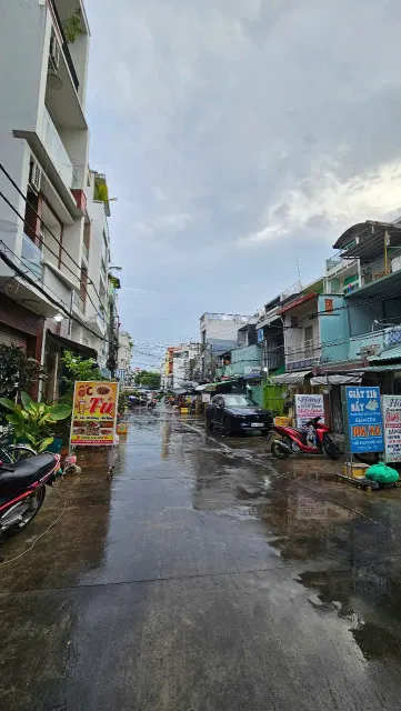 HẺM XE TẢI QUAY ĐẦU 
DIỆN TÍCH 17  M 3 TẤM
CÓ 1 TỶ