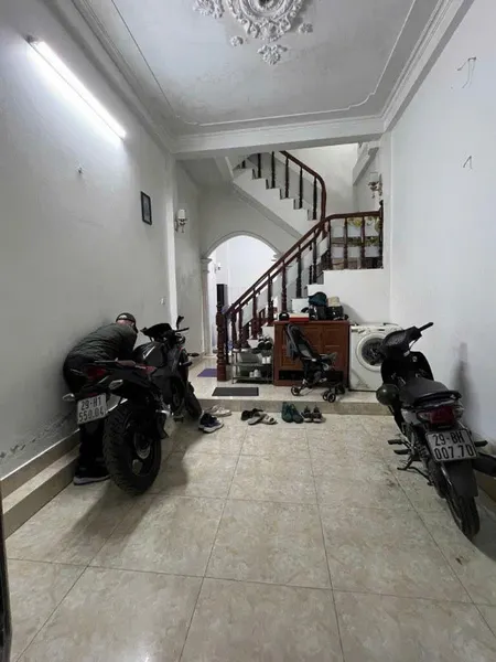 Cho thuê nhà ngõ 179 Vĩnh Hưng, 3 tầng x 30m2, 3 ngủ, 6.5 Triệu, có cho ở nhóm