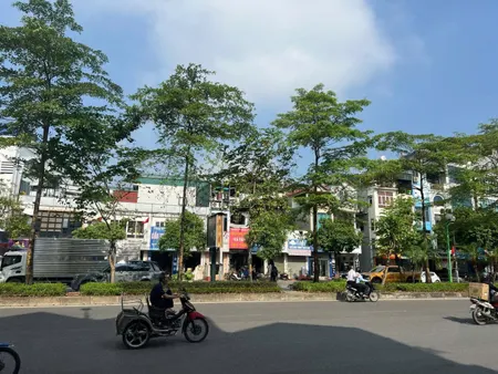 MẢNH ĐẤT RỘNG – GIÁ ĐẦU TƯ – NGÕ THÔNG – PHÙ HỢP XÂY TÒA NHÀ CĂN HỘ 🔥

📍 Vị trí:  Ngô Gia Tự, – Long Biên, Hà Nội
📐 Diện tích: 92m²
💰 Giá chào bán: 7.6 tỷ (có thương lượng)
📄 Pháp lý: Sổ đỏ chính chủ, sẵn sàng giao dịch