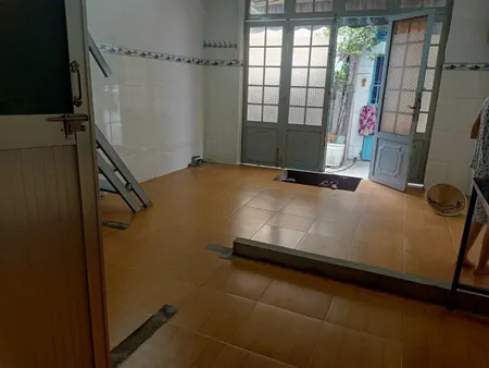 nhà 3 triệu 2 phòng ngủ gần chợ Tân An